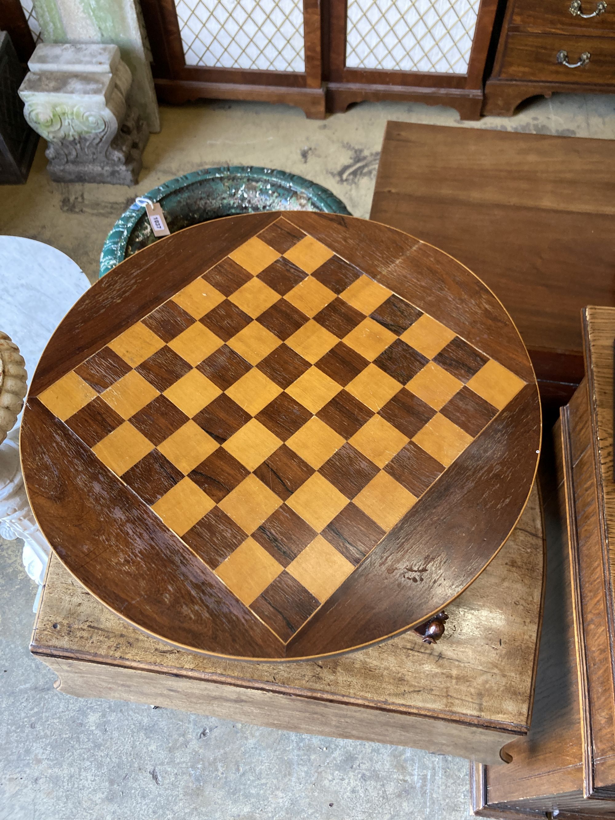 A rosewood chess top table, diameter 49cm, height 47cm